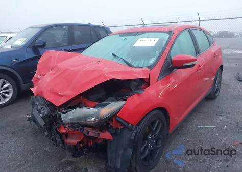 2016 Ford Focus Se z USA, uszkodzony, nr VIN 1FADP3K27GL329824